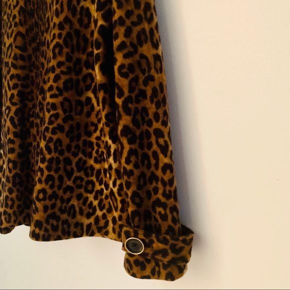 Vintage Wool blend leopard cape coat w big gold /black buttons.Perfect Condition - Picture 5 of 6